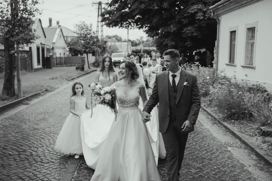 Paulina & Martin mediterrán Balatoni esküvője 11