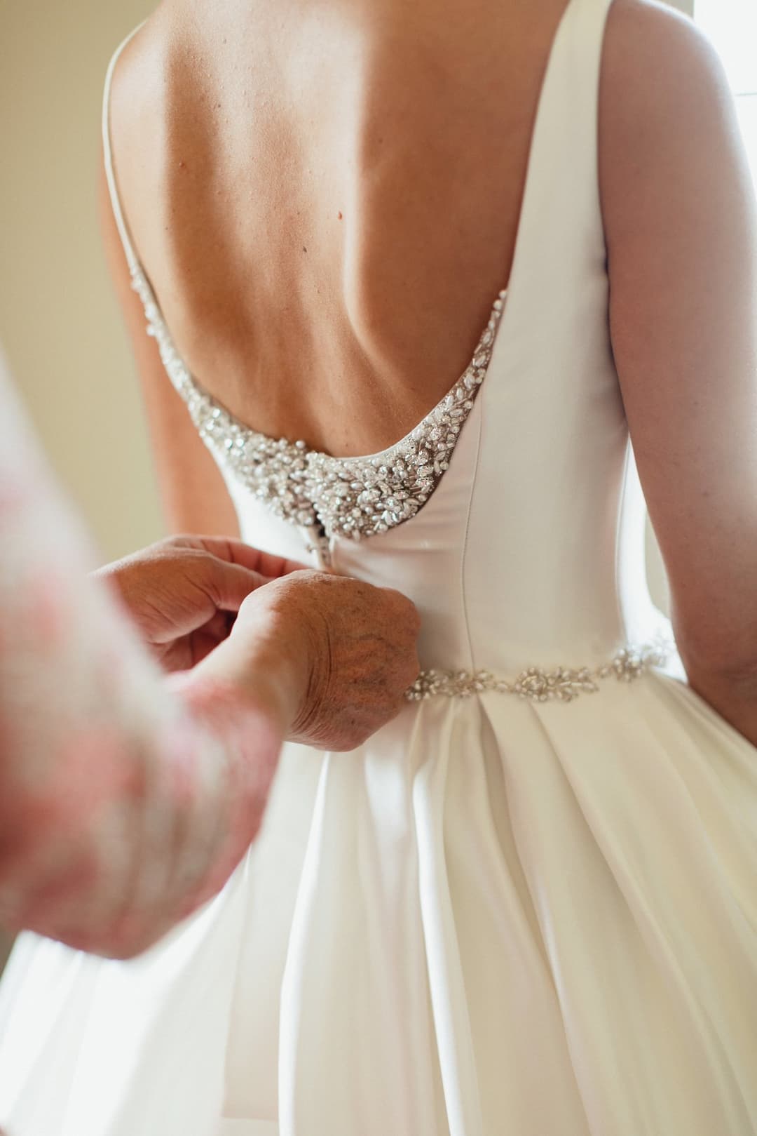 Zita & Balázs glamour báltermi esküvője 7